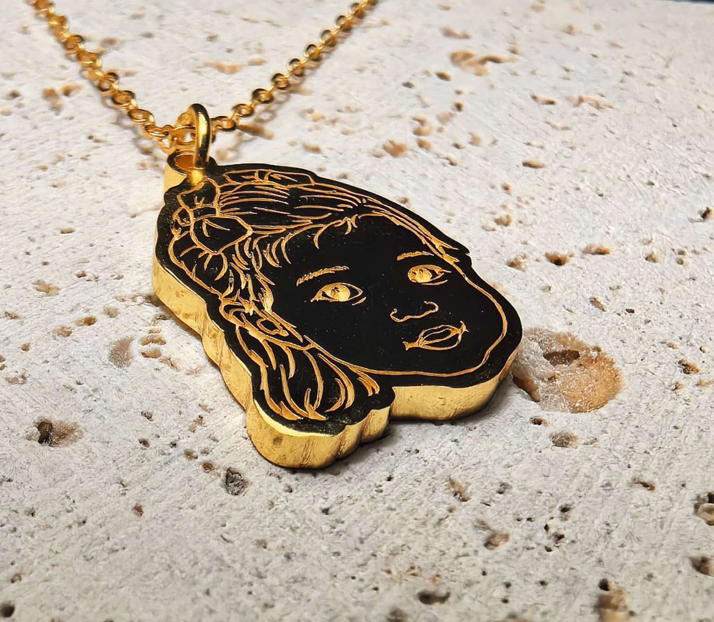 18K gold vermeil personalized photo portrait necklace combines 3D deep engraving and handcraft process jewelry